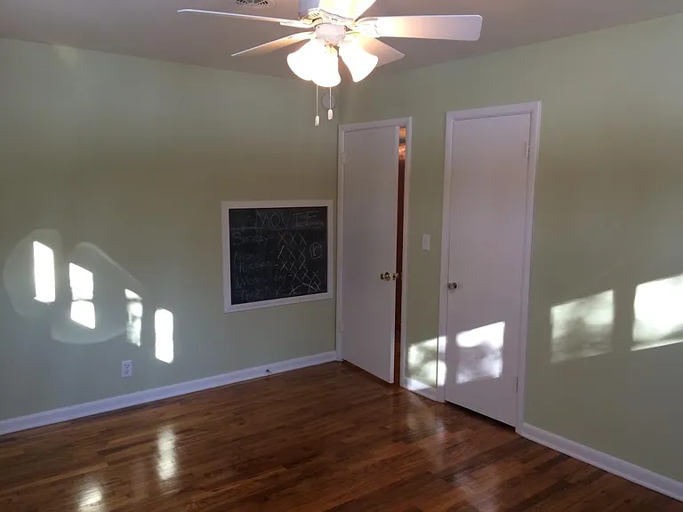Second bedroom with kids chalkboard
