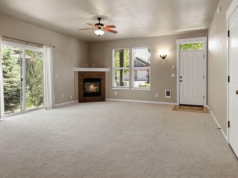 2302 NE Mary Rose Pl #2 — Photo 5