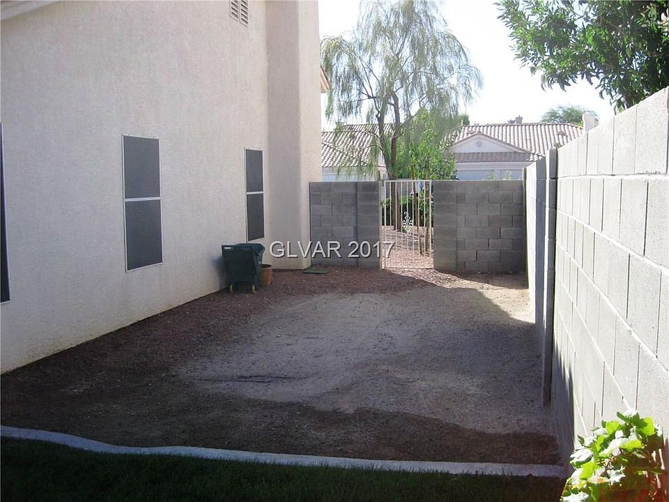2nd image of 1270 Silver Knoll Ave