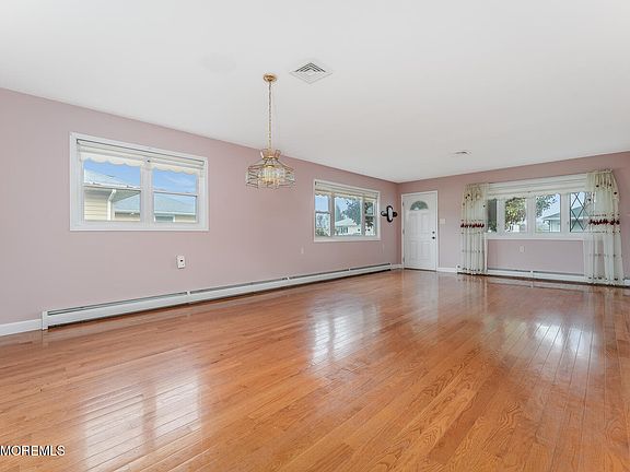 3rd image of 3 Montego Street