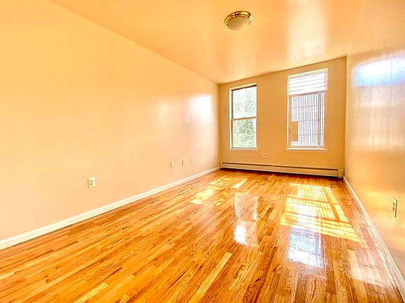 3rd image of 1108 Putnam Ave #2