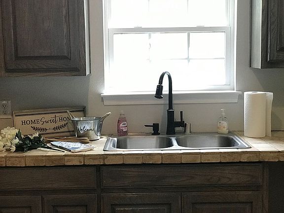 Hardwood Cabs Tile Ctops