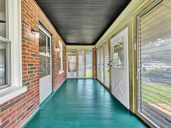 3rd image of 3715 Round Hill Ave NW