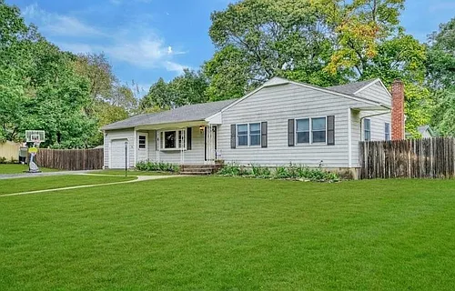 6 Willow St Photo 1