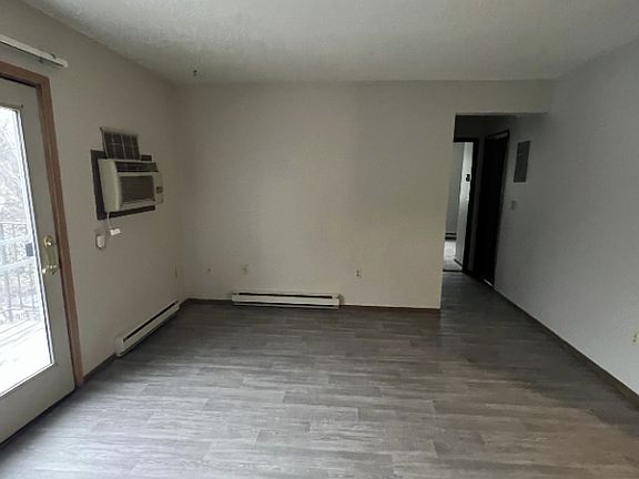 2nd image of 912 10th Ave S #D7a88dfbc