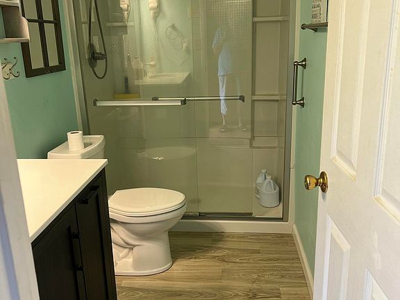 5th image of 109 Lakeside Villa