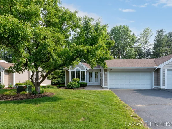 569 Appletree Dr, Holland, MI 49423