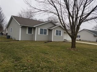 2003 N Magnolia St, Effingham, IL 62401