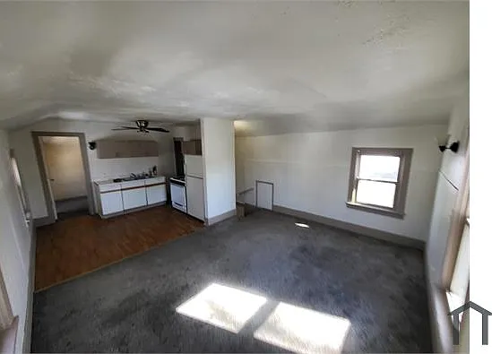192 Higgins St — Photo 8