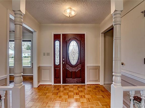 4th image of 11612 Chelsea Cir