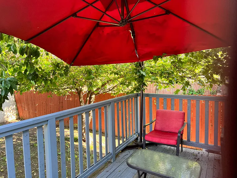 2118 N Marengo Ave — Photo 20