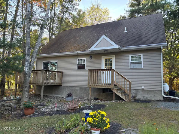 214 N Pole Road, Melrose, NY 12121