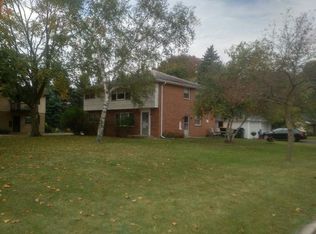 1673 N 116th St, Wauwatosa, WI 53226