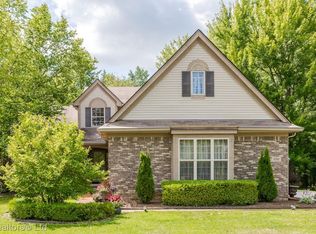 930 Chemung Forest Dr, Howell, MI