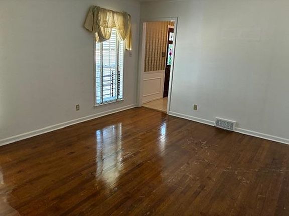 2nd image of 3539 Acacia Dr