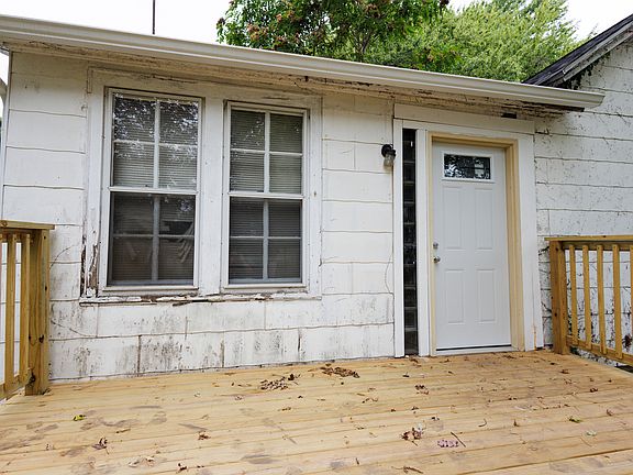 3rd image of 1065 S 4th Ave