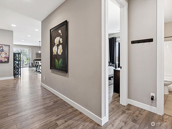 4th image of 6637 Seaglass Avenue SE