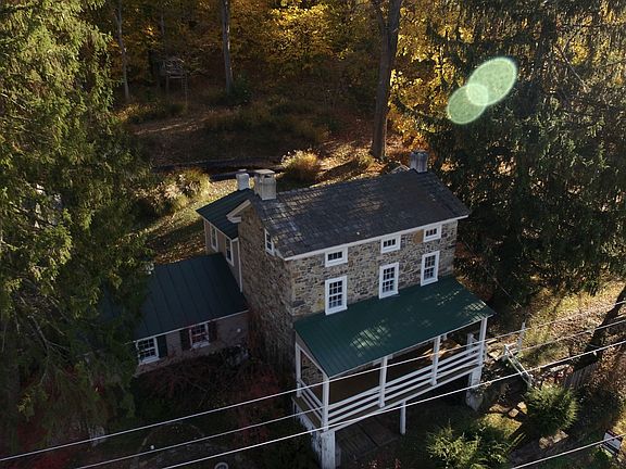 2nd image of 1385 School House Ln
