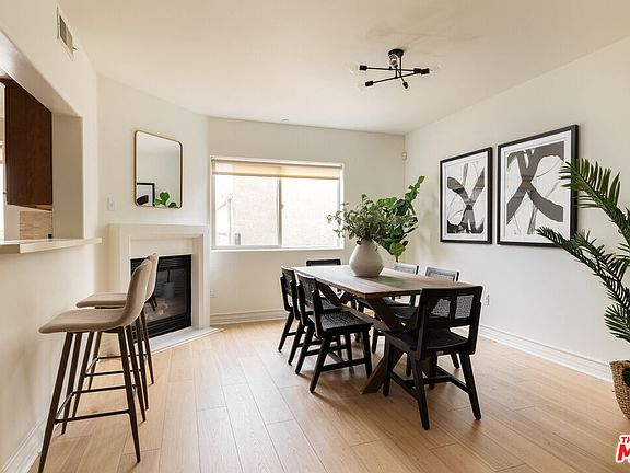 4th image of 936 N Hudson Ave #102