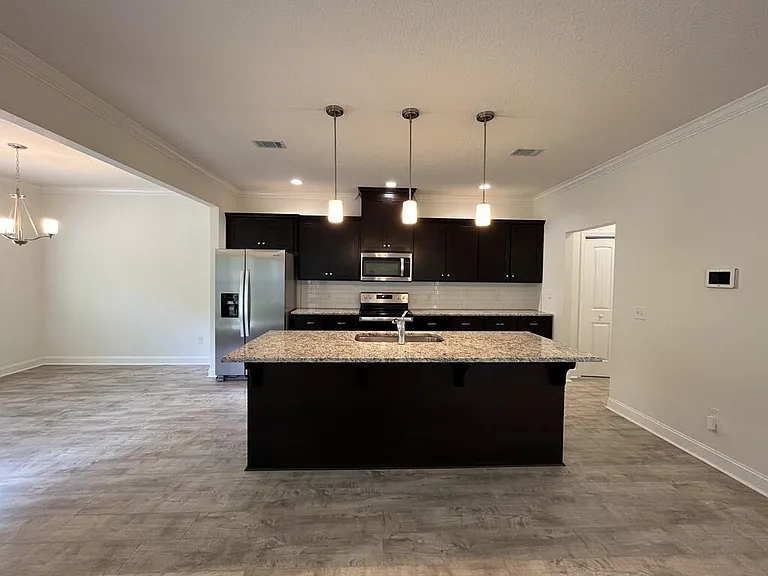 679 Fairview Cir — Photo 8