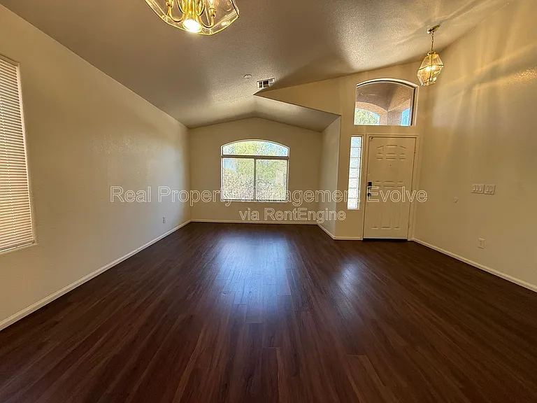 4935 W Ardmore Rd — Photo 4