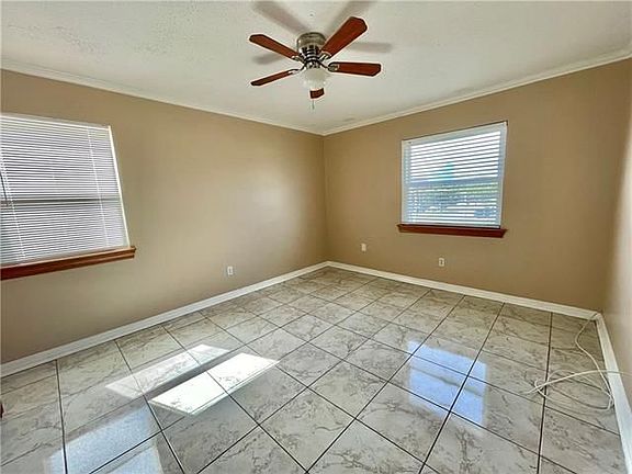 4th image of 2524 Pecan Dr