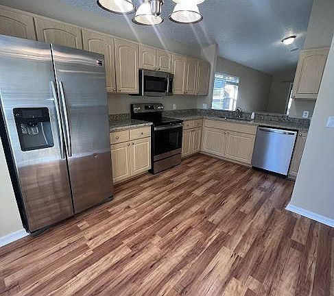 4th image of 2445 Saint Pauls Dr