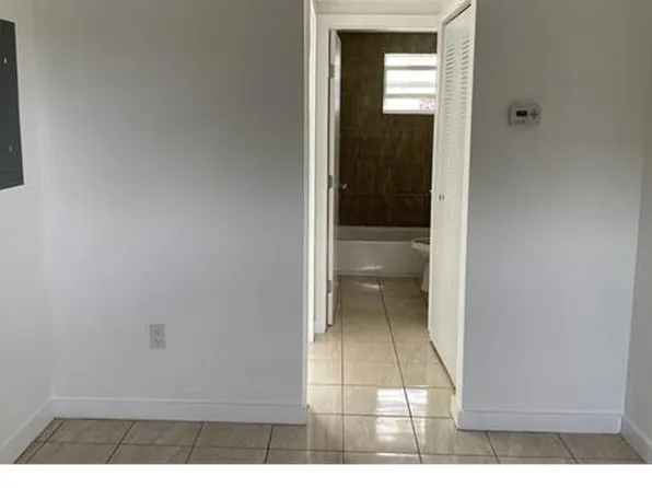 1130 NW 62nd St #15, Miami, FL 33150