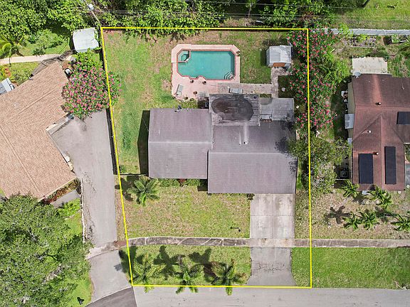 3rd image of 4711 N Palma Circle