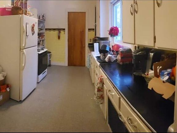 2nd image of 409 Marion Ave #2