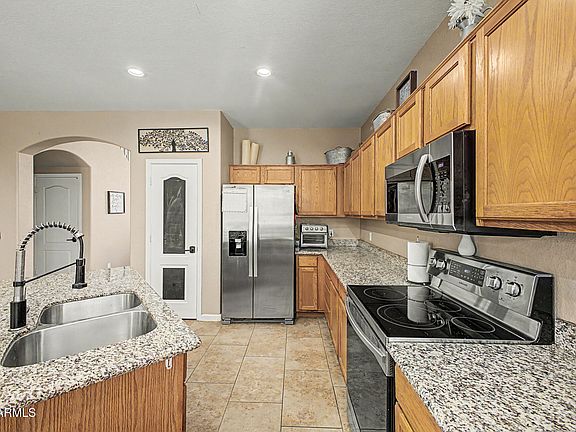 3rd image of 8959 E HILLVIEW Street