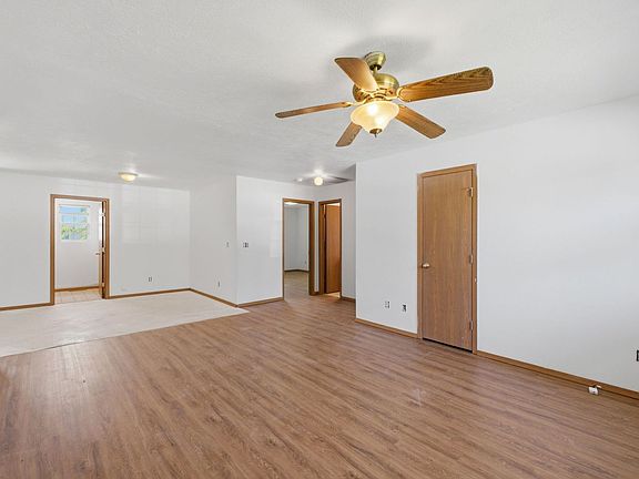 3rd image of 126 W Terrace Ct