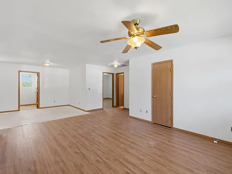 126 W Terrace Ct — Photo 3