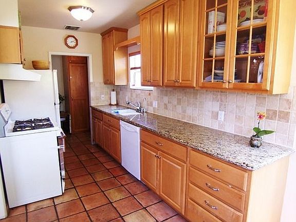 4th image of 2423 31st St