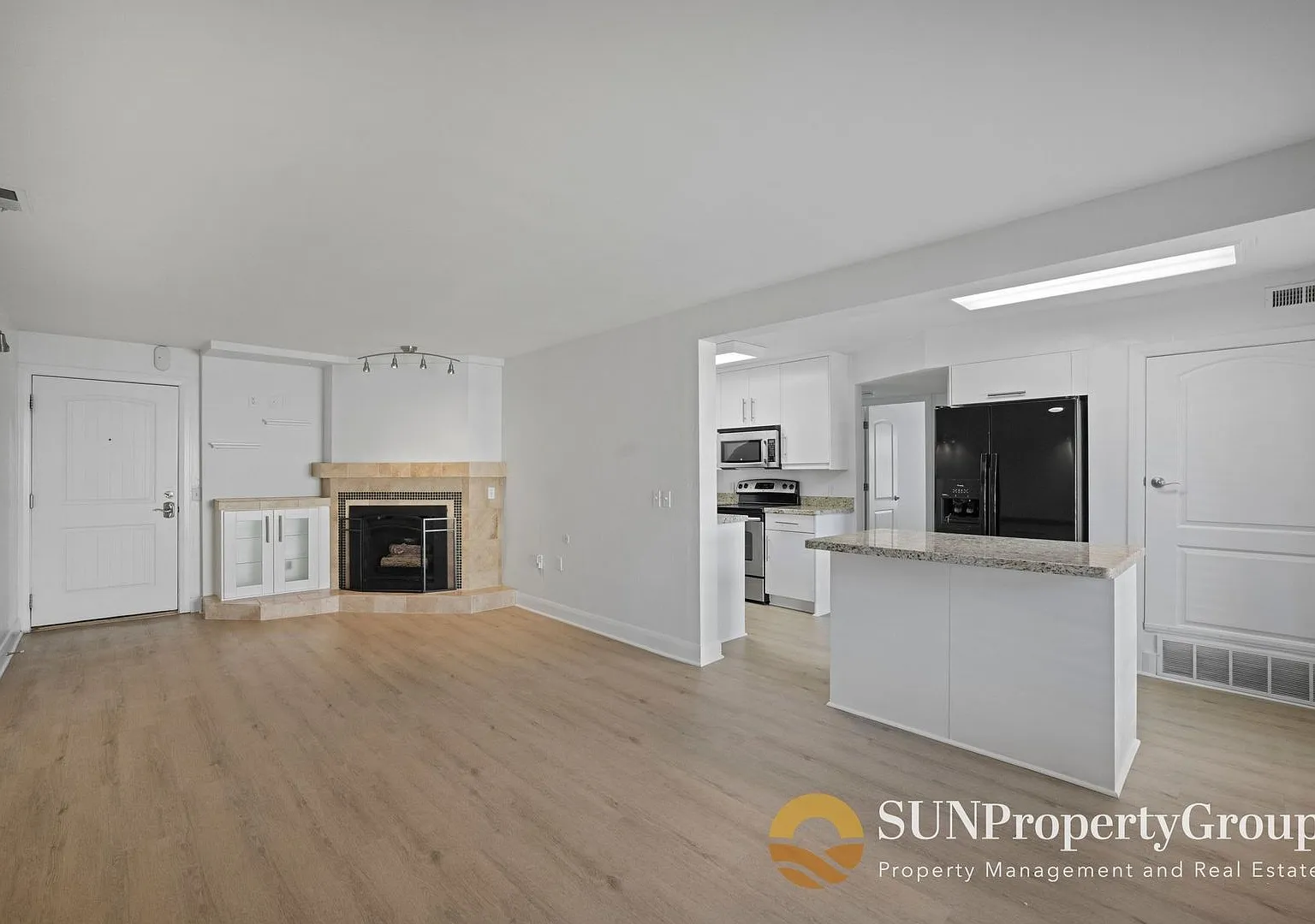 Spacious 2-Bedroom Near 9th & 9th! — Photo 4