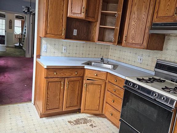 4th image of 1223 Elm St