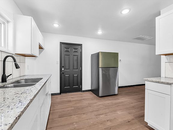 5th image of 700 4th St