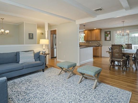 4th image of 17 Cobble Knoll Dr