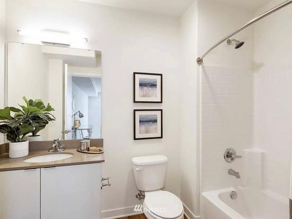 2nd image of 1601 N 45th St #109