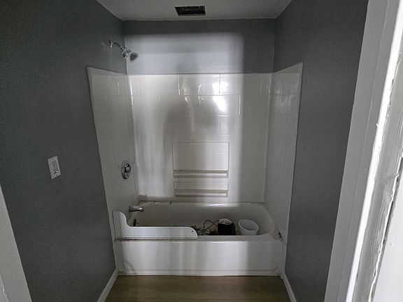 4th image of 709 Dale St #1