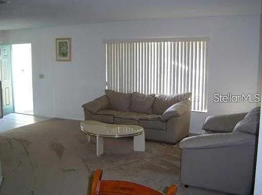 4 bed, 2.0 bath, 1727 sqft, $2,400 — Photo 3