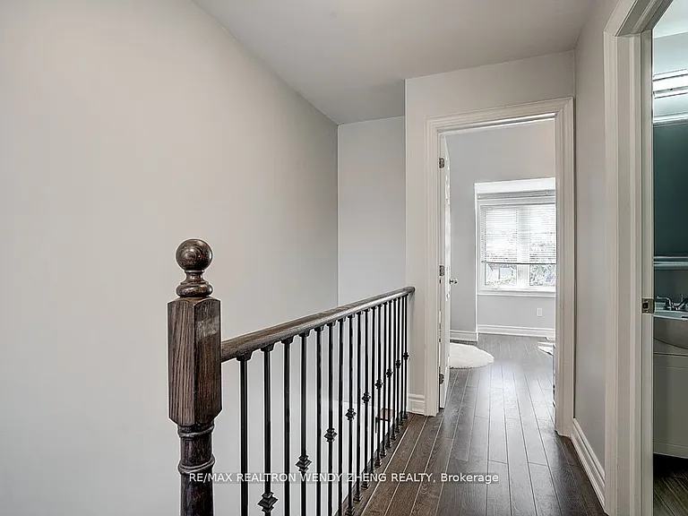 245 Montrose Ave #UPPER — Photo 15