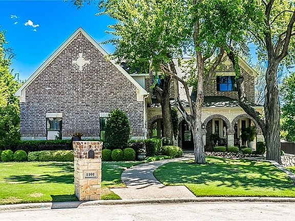 3rd image of 1101 Pecan Hollow Trl