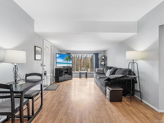 5th image of 9 Hill View Road