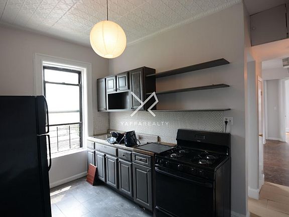 4th image of 783 Lincoln Pl #1