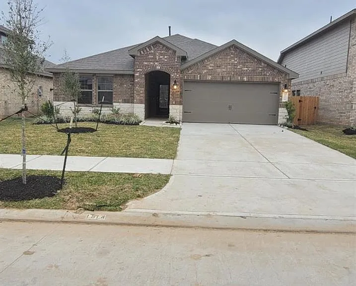 1514 Maple Ridge Dr — Photo 2