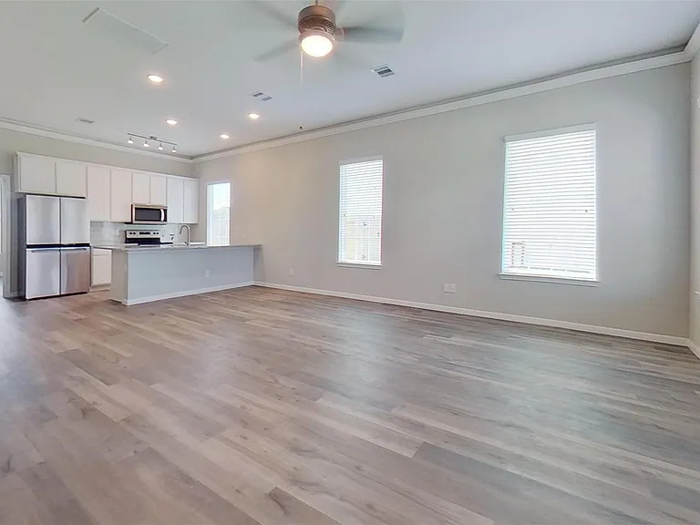 9757 Stewart Springs Blvd — Photo 2