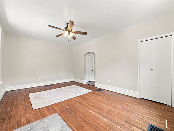 4th image of 608 Miller St
