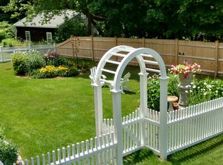 14 Pleasant St, Rockport, MA 01966