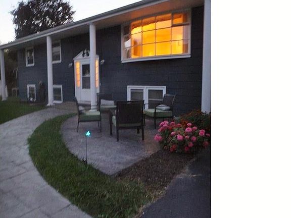 4th image of 19 Lora Ln